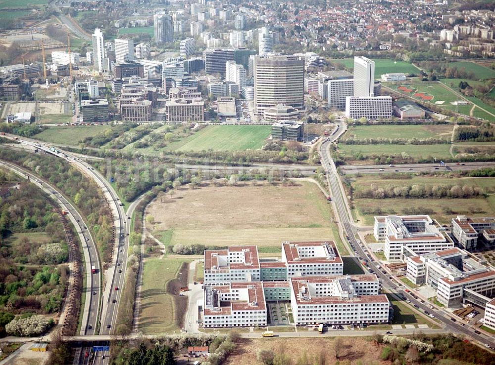 Luftbild Frankfurt/ Main - Immobilienkomplex der HVB- Immobilienmanagement AG am Eschborner Dreieck in Frankfurt/ Main. 14.04.2004 Frankfurt/ Main