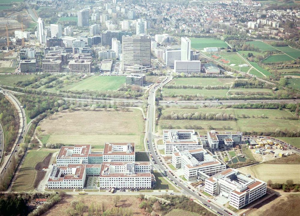 Luftaufnahme Frankfurt/ Mai - Immobilienkomplex der HVB- Immobilienmanagement AG am Eschborner Dreieck in Frankfurt/ Main. 14.04.2004 Frankfurt/ Main