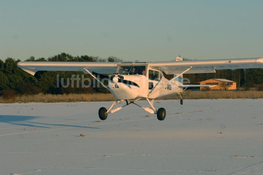 Luftaufnahme WERNEUCHEN - In Deutschland produziertes Ganzmetall Ultraleichtflugzeug (UL) vom Typ Wild Thing