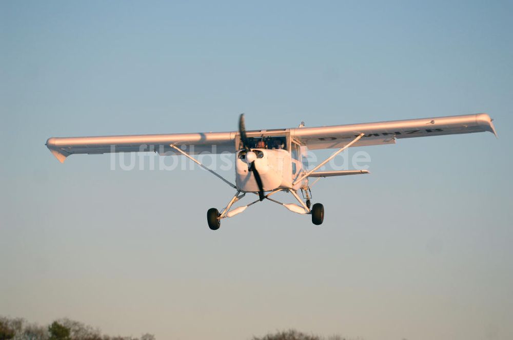 WERNEUCHEN von oben - In Deutschland produziertes Ganzmetall Ultraleichtflugzeug (UL) vom Typ Wild Thing