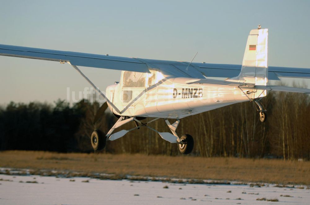 Luftbild WERNEUCHEN - In Deutschland produziertes Ganzmetall Ultraleichtflugzeug (UL) vom Typ Wild Thing