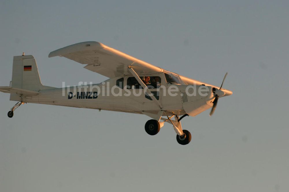 Luftbild WERNEUCHEN - In Deutschland produziertes Ganzmetall Ultraleichtflugzeug (UL) vom Typ Wild Thing