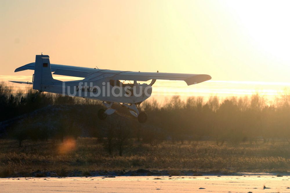 WERNEUCHEN von oben - In Deutschland produziertes Ganzmetall Ultraleichtflugzeug (UL) vom Typ Wild Thing