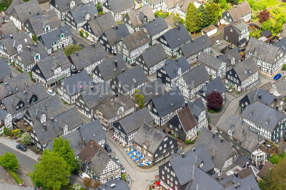 Freudenberg von oben - In Fachwerkbauweise errichtete Innenstadt in Freudenberg im Bundesland Nordrhein-Westfalen