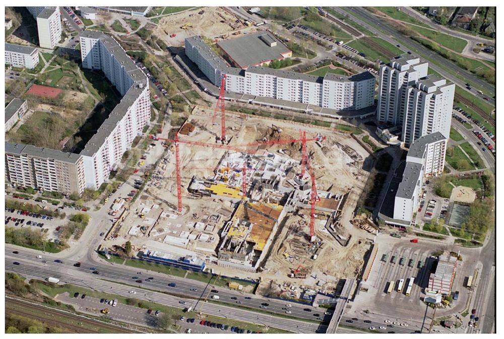 Berlin - Marzahn von oben - in zentraler Lage an der Hauptverkehrsachse Märkische Allee ein spektakuläres Tor zum Osten