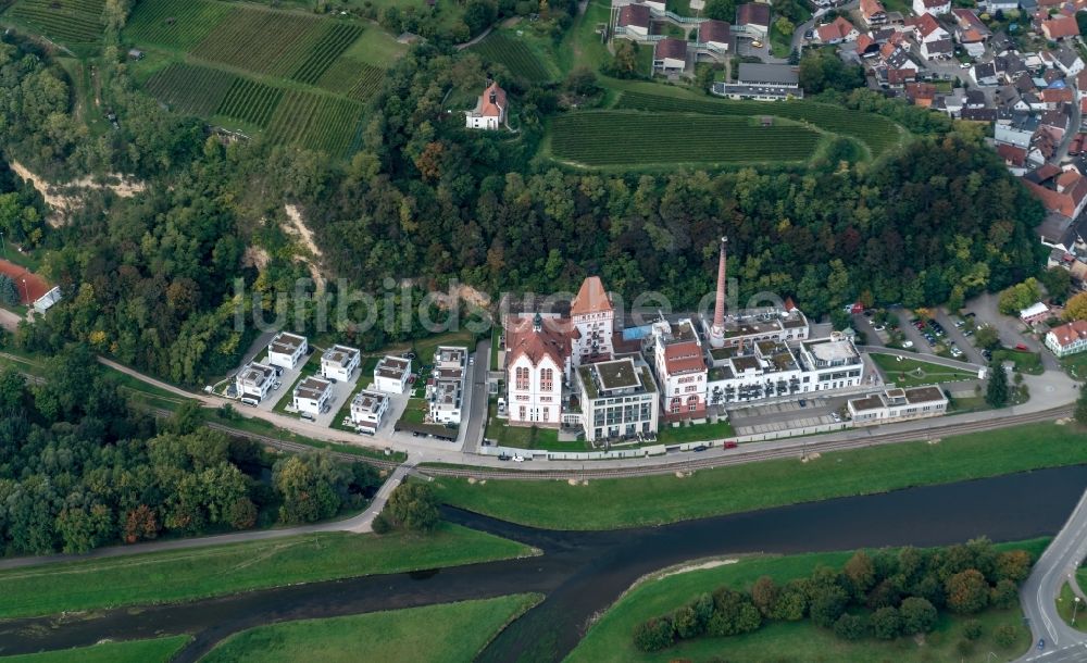 Riegel am Kaiserstuhl aus der Vogelperspektive: Industrie- Denkmal derund Produktionshallen des Geländes Ehemalige Brauerei Riegel in Riegel am Kaiserstuhl im Bundesland Baden-Württemberg, Deutschland