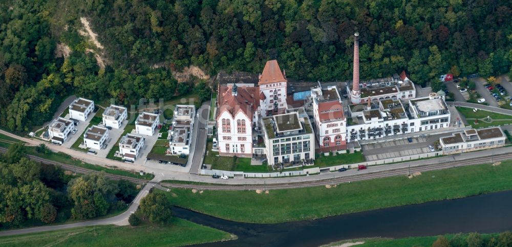 Luftbild Riegel am Kaiserstuhl - Industrie- Denkmal derund Produktionshallen des Geländes Ehemalige Brauerei Riegel in Riegel am Kaiserstuhl im Bundesland Baden-Württemberg, Deutschland