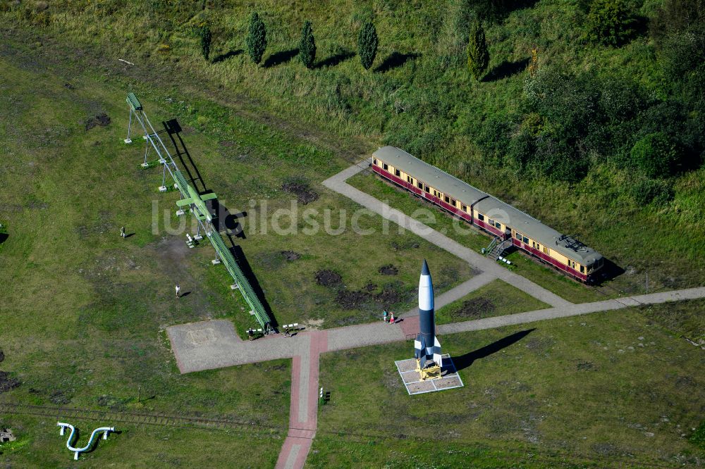 Luftaufnahme Peenemünde - Industrie- Denkmal und Museum der technischen Anlagen und Modelle auf dem Gelände des Historisch-Technisches Museum Peenemünde in Peenemünde im Bundesland Mecklenburg-Vorpommern, Deutschland