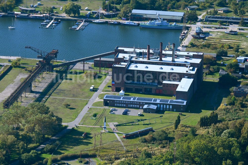 Peenemünde aus der Vogelperspektive: Industrie- Denkmal und Museum der technischen Anlagen und Modelle auf dem Gelände des Historisch-Technisches Museum Peenemünde in Peenemünde im Bundesland Mecklenburg-Vorpommern, Deutschland