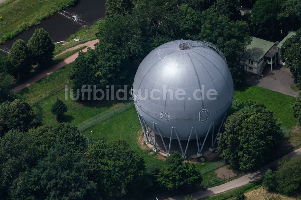 Luftaufnahme Freiburg im Breisgau - Industrie- Denkmal der technischen Anlagen Gaskugel Betzenhausen in Freiburg im Breisgau im Bundesland Baden-Württemberg, Deutschland