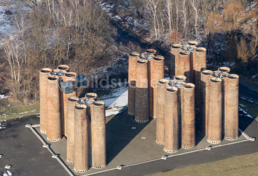 Lauchhammer von oben - Industrie- Denkmal der technischen Anlagen und Produktionshallen des Geländes Biotürme in Lauchhammer im Bundesland Brandenburg, Deutschland