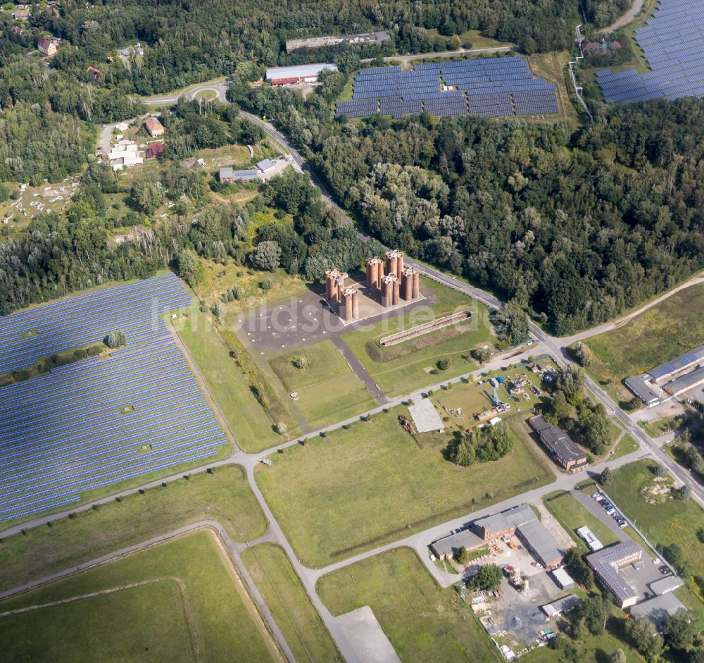 Luftbild Lauchhammer - Industrie- Denkmal der technischen Anlagen und Produktionshallen des Geländes Biotürme in Lauchhammer im Bundesland Brandenburg, Deutschland