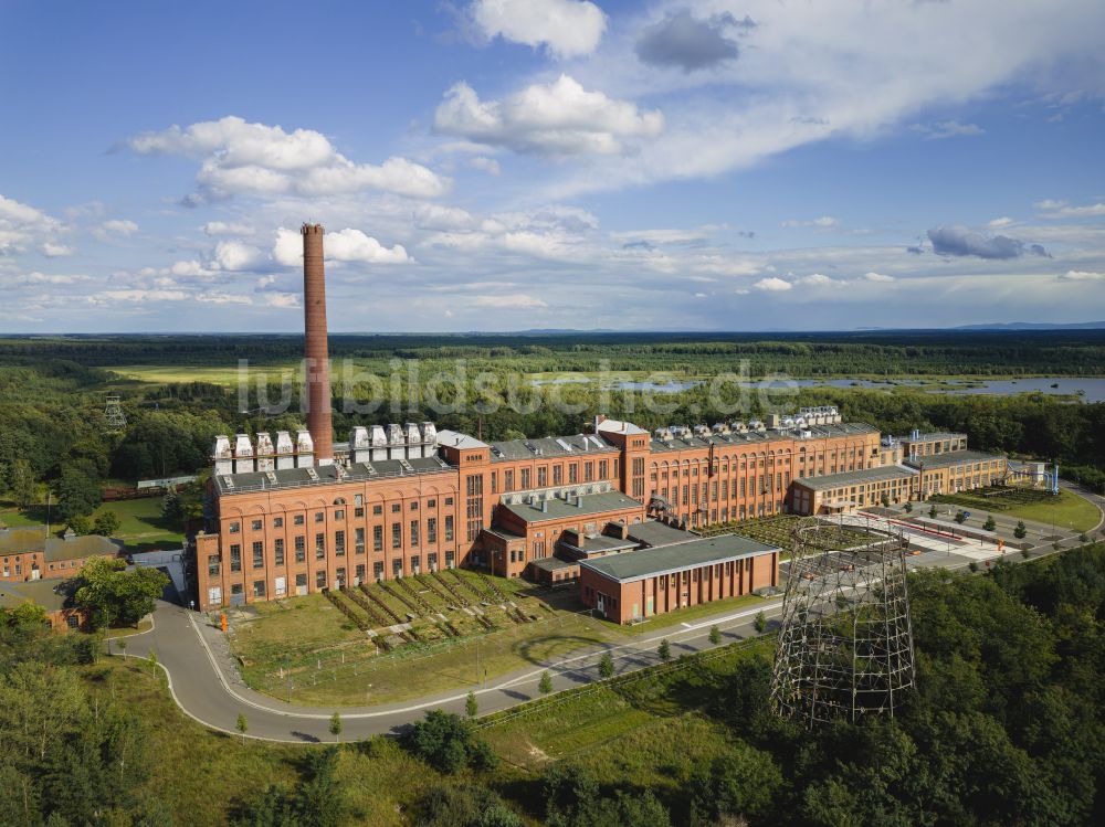 Knappenrode aus der Vogelperspektive: Industrie- Denkmal der technischen Anlagen und Produktionshallen des Geländes Energiefabrik Knappenrode in Knappenrode im Bundesland Sachsen, Deutschland