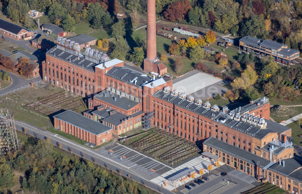 Knappenrode aus der Vogelperspektive: Industrie- Denkmal der technischen Anlagen und Produktionshallen des Geländes Energiefabrik in Knappenrode im Bundesland Sachsen, Deutschland