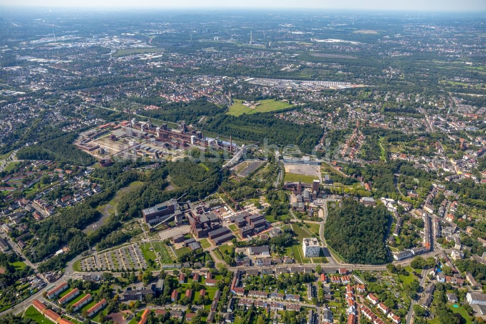 Luftbild Essen - Industrie- Denkmal der technischen Anlagen und Produktionshallen des Geländes der Stiftung des UNESCO-Welterbe Zollverein in Essen im Bundesland Nordrhein-Westfalen, Deutschland