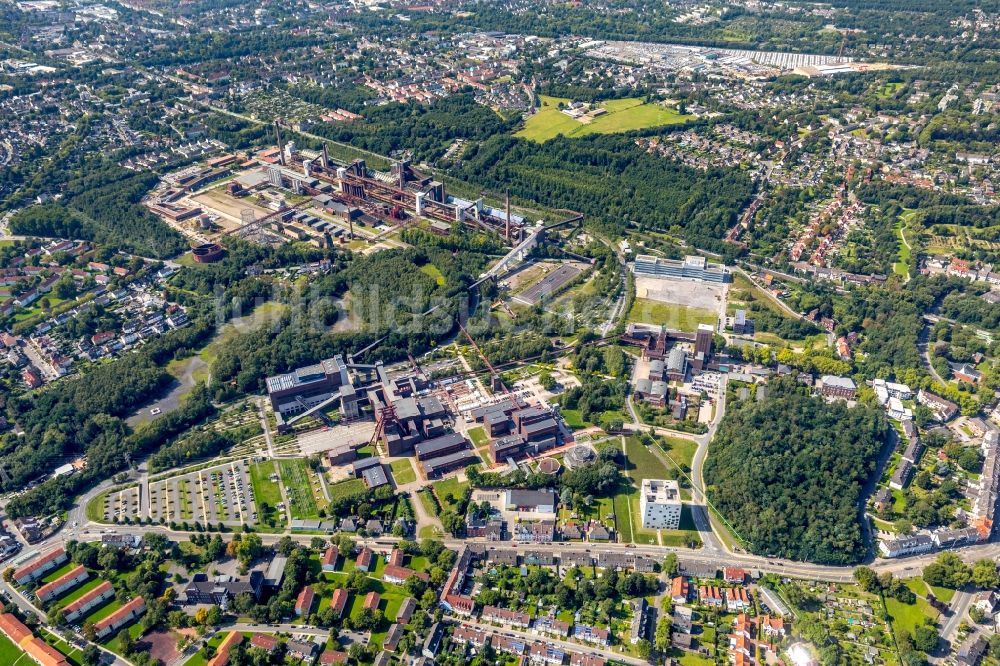 Essen von oben - Industrie- Denkmal der technischen Anlagen und Produktionshallen des Geländes der Stiftung des UNESCO-Welterbe Zollverein in Essen im Bundesland Nordrhein-Westfalen, Deutschland