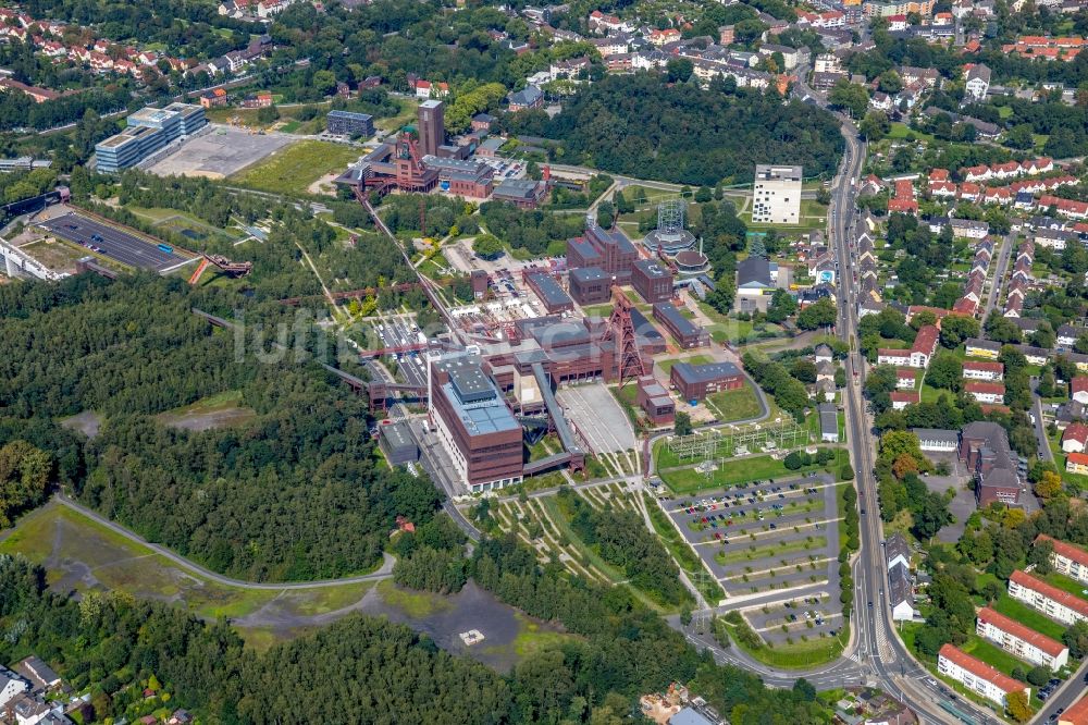 Luftbild Essen - Industrie- Denkmal der technischen Anlagen und Produktionshallen des Geländes der Stiftung des UNESCO-Welterbe Zollverein in Essen im Bundesland Nordrhein-Westfalen, Deutschland