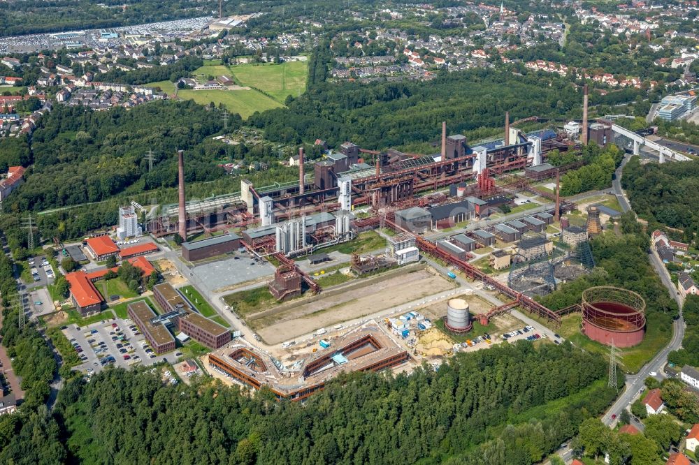 Essen aus der Vogelperspektive: Industrie- Denkmal der technischen Anlagen und Produktionshallen des Geländes der Stiftung des UNESCO-Welterbe Zollverein in Essen im Bundesland Nordrhein-Westfalen, Deutschland