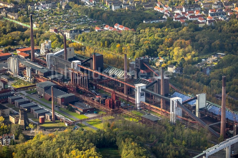 Luftaufnahme Essen - Industrie- Denkmal der technischen Anlagen und Produktionshallen des Geländes der Stiftung des UNESCO-Welterbe Zollverein in Essen im Bundesland Nordrhein-Westfalen, Deutschland