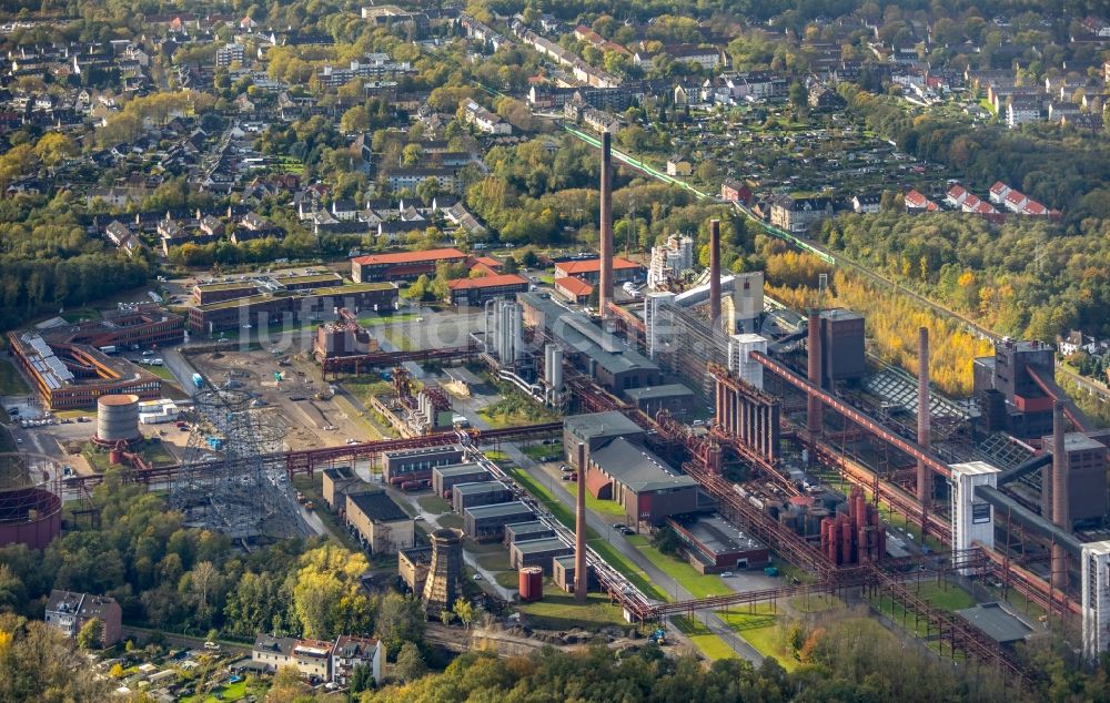 Essen von oben - Industrie- Denkmal der technischen Anlagen und Produktionshallen des Geländes der Stiftung des UNESCO-Welterbe Zollverein in Essen im Bundesland Nordrhein-Westfalen, Deutschland