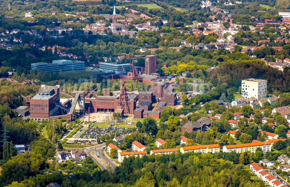 Luftaufnahme Essen - Industrie- Denkmal der technischen Anlagen und Produktionshallen des Geländes der Stiftung des UNESCO-Welterbe Zollverein in Essen im Bundesland Nordrhein-Westfalen, Deutschland