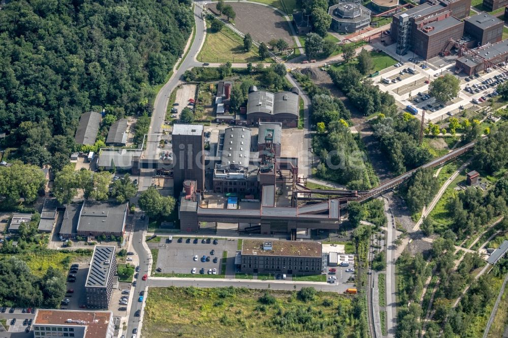 Luftbild Essen - Industrie- Denkmal der technischen Anlagen und Produktionshallen des Geländes der Stiftung des UNESCO-Welterbe Zollverein in Essen im Bundesland Nordrhein-Westfalen, Deutschland