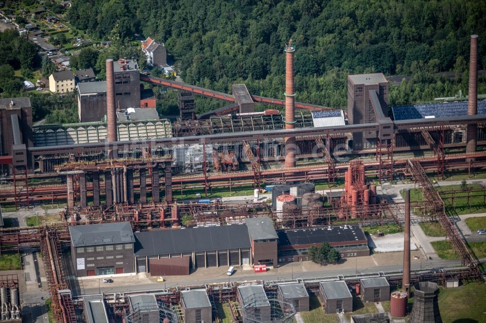 Luftbild Essen - Industrie- Denkmal der technischen Anlagen und Produktionshallen des Geländes der Stiftung des UNESCO-Welterbe Zollverein in Essen im Bundesland Nordrhein-Westfalen, Deutschland