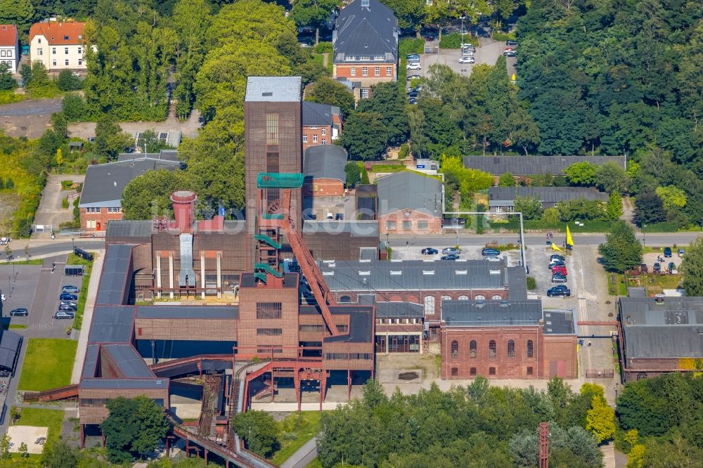 Essen von oben - Industrie- Denkmal der technischen Anlagen und Produktionshallen des Geländes der Stiftung des UNESCO-Welterbe Zollverein in Essen im Bundesland Nordrhein-Westfalen, Deutschland