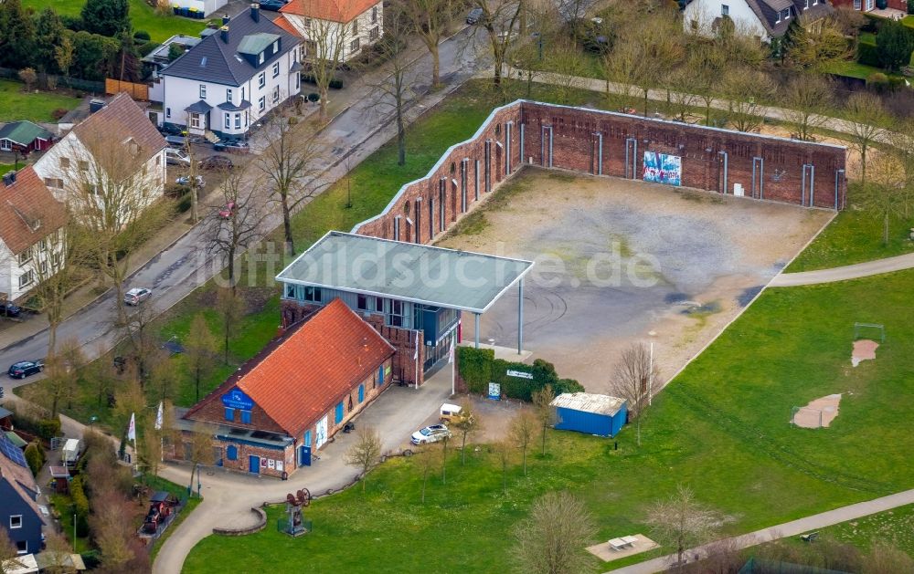 Luftbild Fröndenberg/Ruhr - Industrie- Denkmal der technischen Anlagen und Produktionshallen des Geländes Westfälisches KettenschmiedeMuseum - KulturSchmiede Fröndenberg/Ruhr an der Ruhrstraße in Fröndenberg/Ruhr im Bundesland Nordrhein-Westfalen, Deutschland