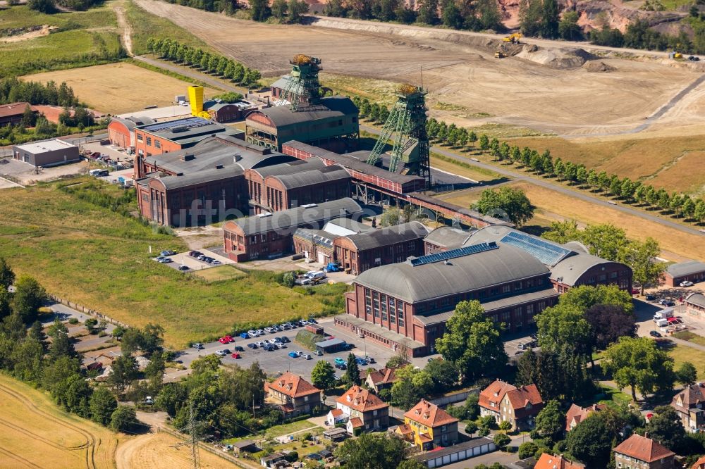 Ahlen aus der Vogelperspektive: Industrie- Denkmal der technischen Anlagen und Produktionshallen des Geländes der Zeche Westfalen in Ahlen im Bundesland Nordrhein-Westfalen, Deutschland