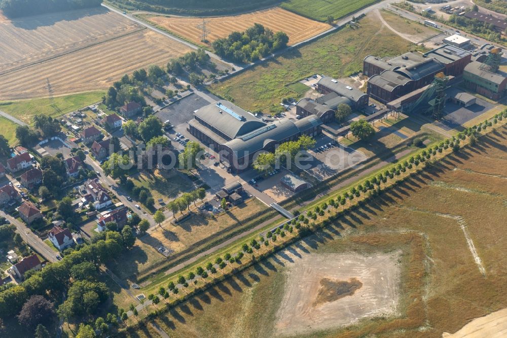 Ahlen aus der Vogelperspektive: Industrie- Denkmal der technischen Anlagen und Produktionshallen des Geländes der Zeche Westfalen in Ahlen im Bundesland Nordrhein-Westfalen, Deutschland