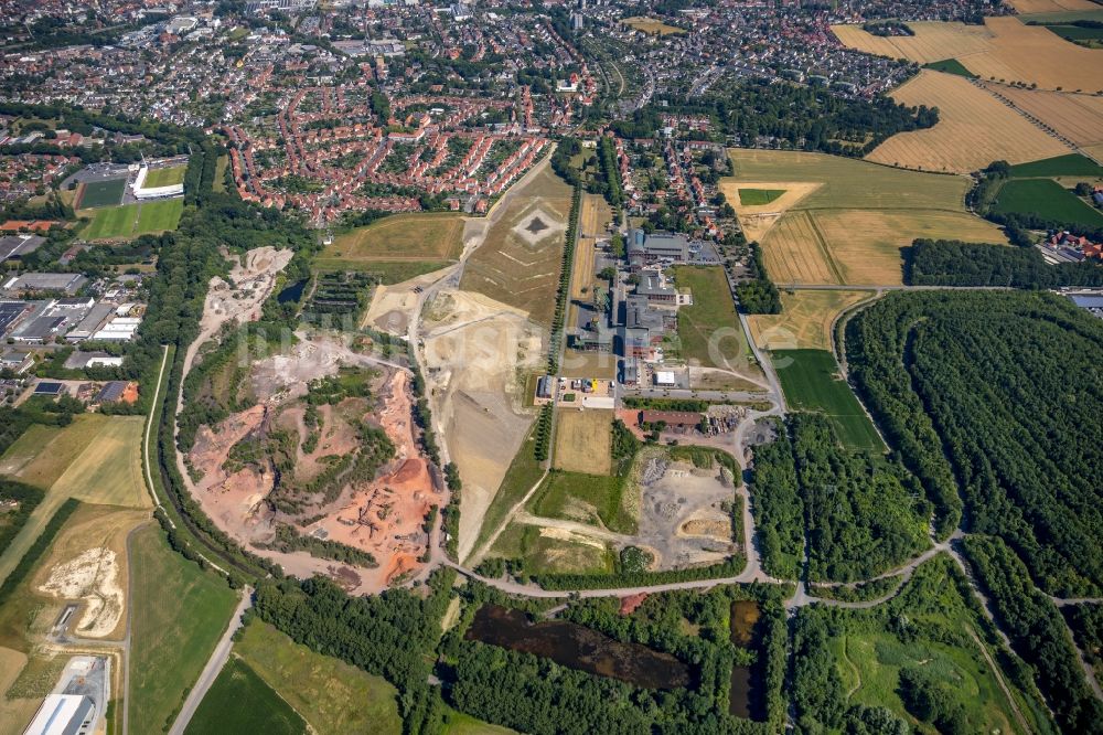 Luftaufnahme Ahlen - Industrie- Denkmal der technischen Anlagen und Produktionshallen des Geländes der Zeche Westfalen in Ahlen im Bundesland Nordrhein-Westfalen, Deutschland