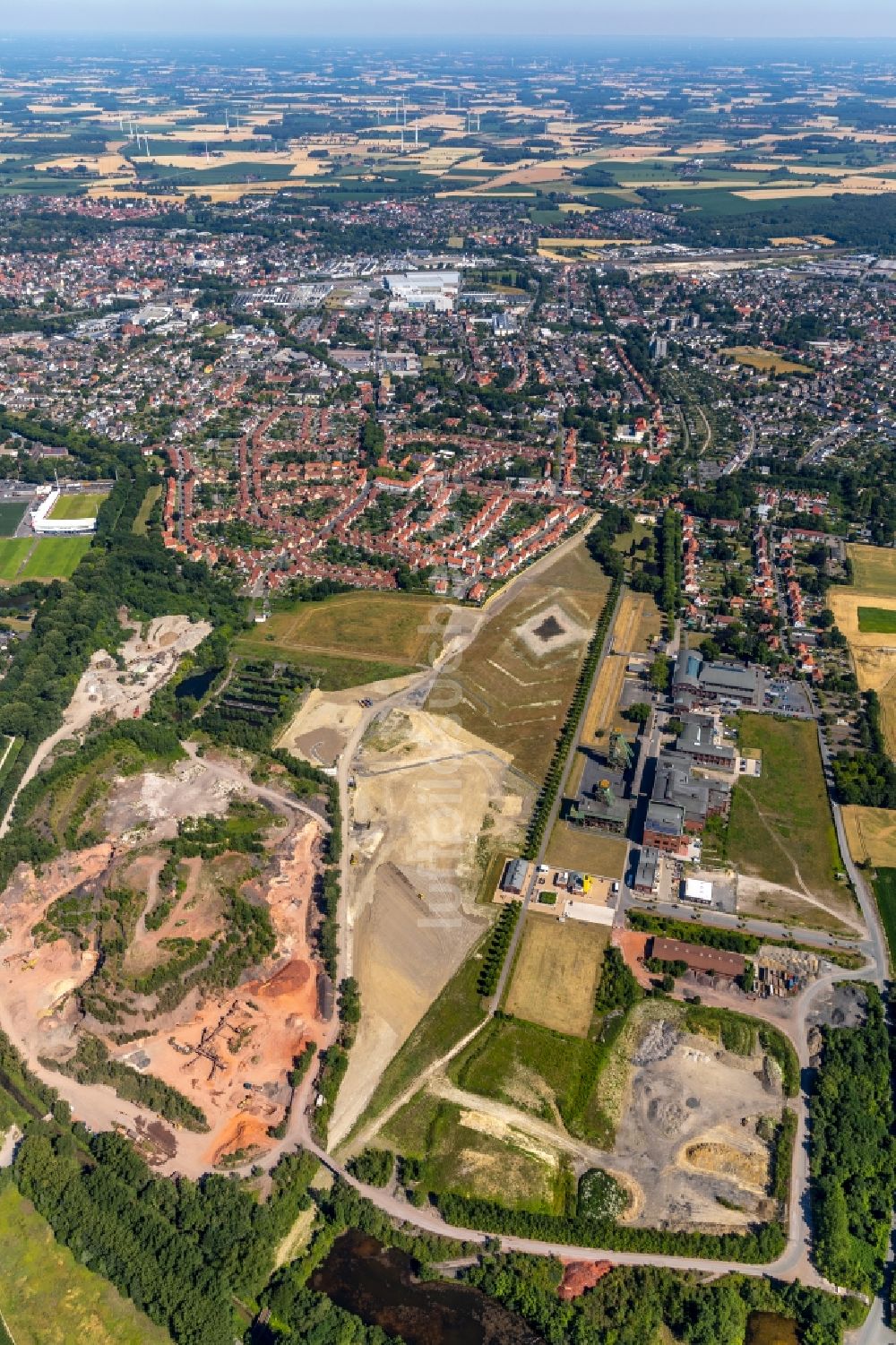 Luftbild Ahlen - Industrie- Denkmal der technischen Anlagen und Produktionshallen des Geländes der Zeche Westfalen in Ahlen im Bundesland Nordrhein-Westfalen, Deutschland