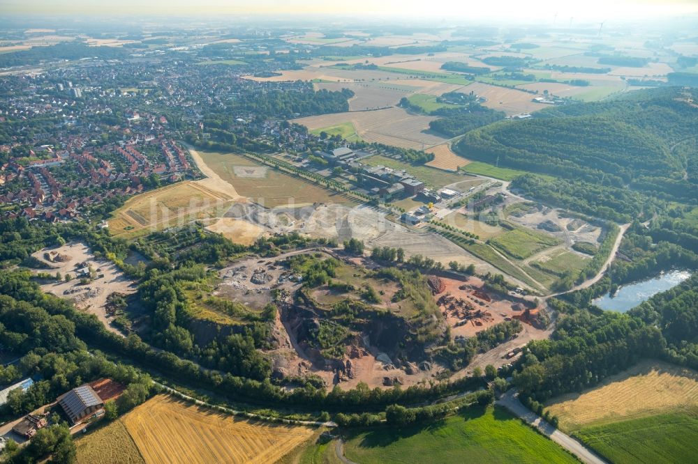 Ahlen von oben - Industrie- Denkmal der technischen Anlagen und Produktionshallen des Geländes der Zeche Westfalen in Ahlen im Bundesland Nordrhein-Westfalen, Deutschland