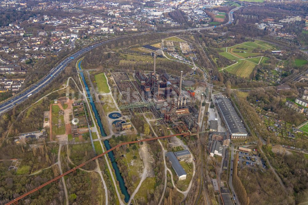 Luftbild Duisburg - Industrie- Denkmal der technischen Anlagen und Produktionshallen des Stahlwerkes der power-ruhrgebiet GmbH im Ortsteil Meiderich-Beeck in Duisburg im Bundesland Nordrhein-Westfalen, Deutschland