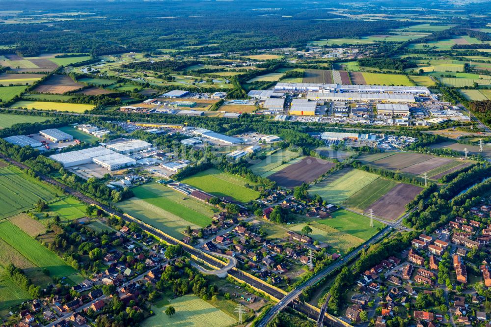 Winsen (Luhe) aus der Vogelperspektive: Industrie- und Gewerbegebiet Süd Abfahrt Winsen A39 in Winsen (Luhe) im Bundesland Niedersachsen, Deutschland