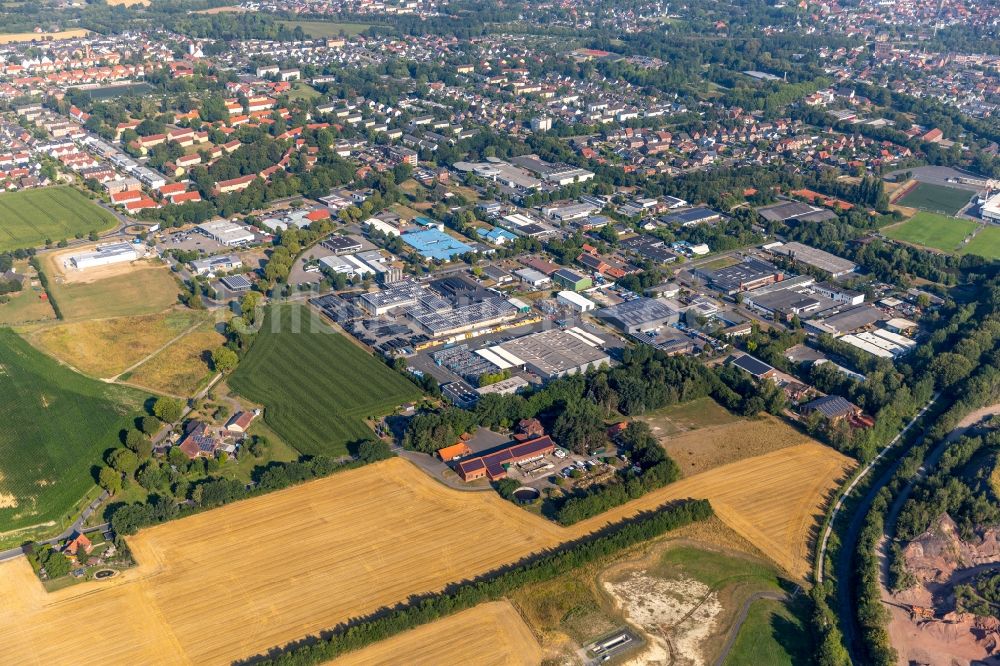 Ahlen aus der Vogelperspektive: Industrie- und Gewerbegebiet in Ahlen im Bundesland Nordrhein-Westfalen, Deutschland