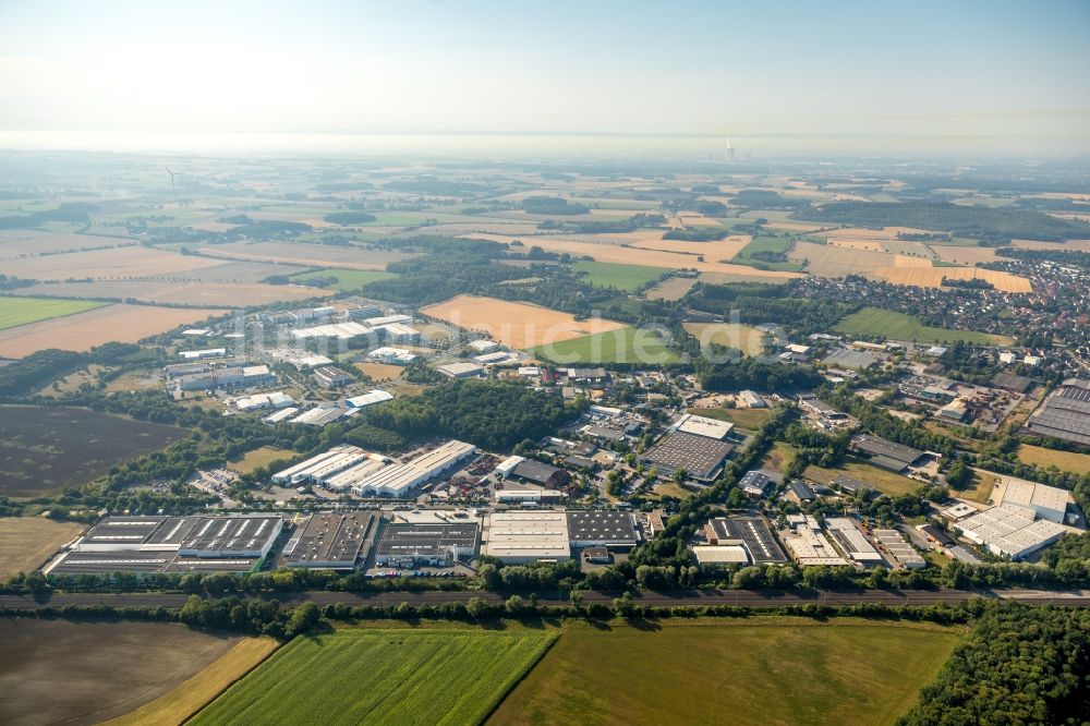 Ahlen aus der Vogelperspektive: Industrie- und Gewerbegebiet in Ahlen im Bundesland Nordrhein-Westfalen, Deutschland