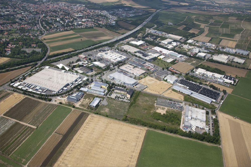 Alzey aus der Vogelperspektive: Industrie- und Gewerbegebiet in Alzey im Bundesland Rheinland-Pfalz, Deutschland