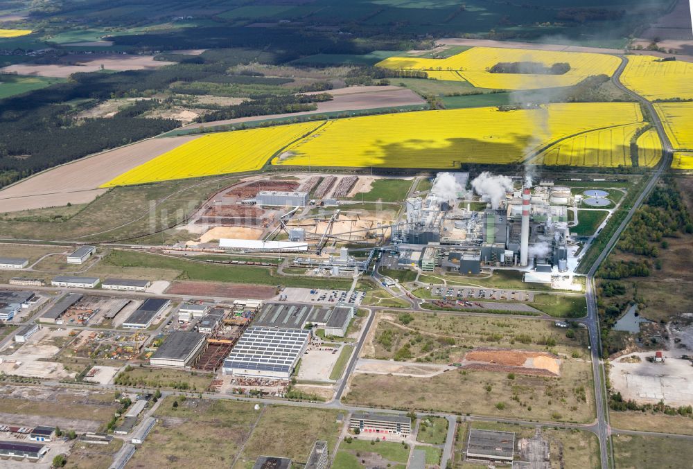 Arneburg aus der Vogelperspektive: Industrie- und Gewerbegebiet in Arneburg im Bundesland Sachsen-Anhalt, Deutschland