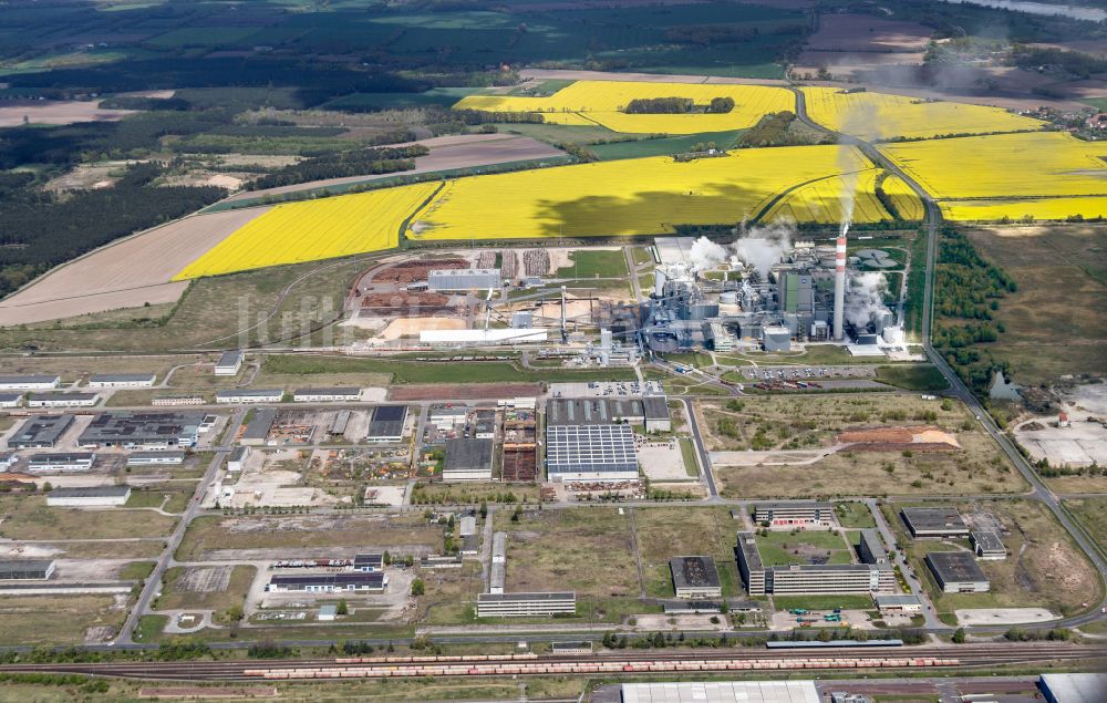 Arneburg aus der Vogelperspektive: Industrie- und Gewerbegebiet in Arneburg im Bundesland Sachsen-Anhalt, Deutschland