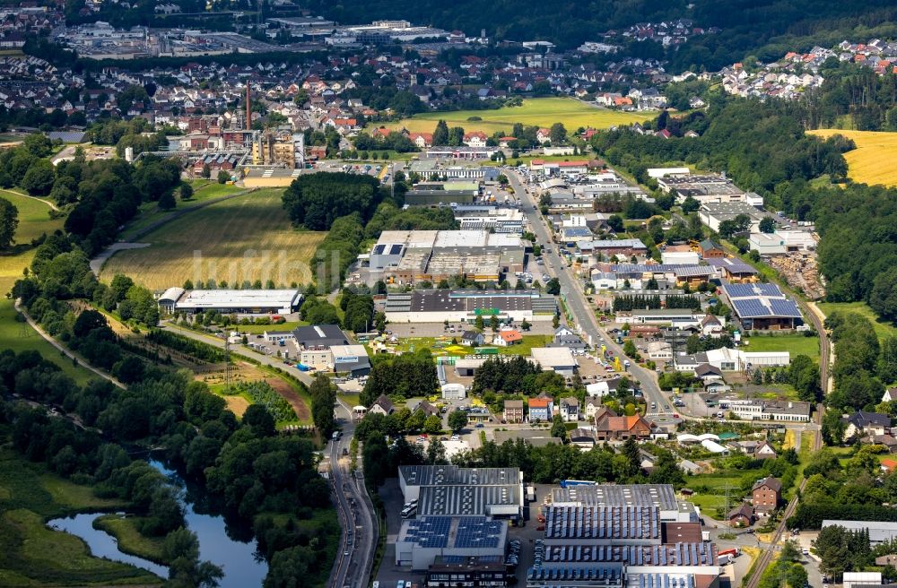 Arnsberg von oben - Industrie- und Gewerbegebiet in Arnsberg im Bundesland Nordrhein-Westfalen, Deutschland