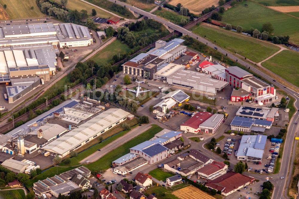 Luftaufnahme Biberach - Industrie- und Gewerbegebiet in Biberach im Bundesland Baden-Württemberg, Deutschland