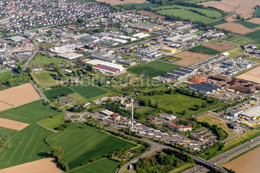 Herbolzheim aus der Vogelperspektive: Industrie- und Gewerbegebiet an der Bundestrasse 3 in Herbolzheim im Bundesland Baden-Württemberg