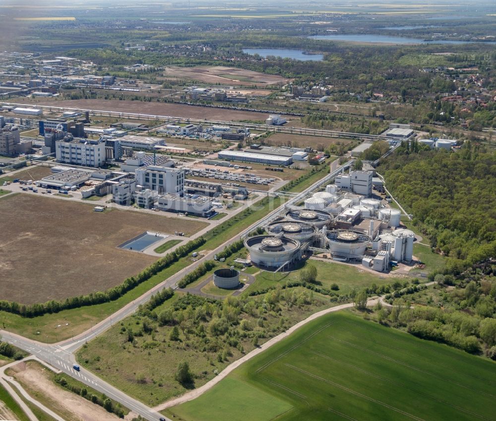 Bitterfeld-Wolfen aus der Vogelperspektive: Industrie- und Gewerbegebiet Chemiepark in Bitterfeld-Wolfen im Bundesland Sachsen-Anhalt