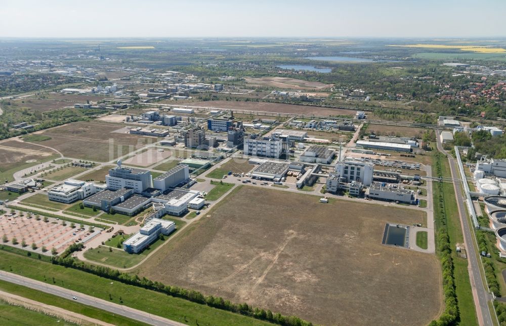 Bitterfeld-Wolfen von oben - Industrie- und Gewerbegebiet Chemiepark in Bitterfeld-Wolfen im Bundesland Sachsen-Anhalt