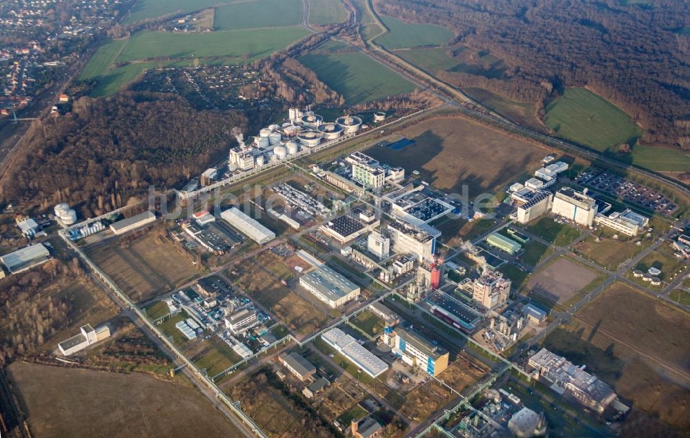 Bitterfeld-Wolfen aus der Vogelperspektive: Industrie- und Gewerbegebiet Chemiepark in Bitterfeld-Wolfen im Bundesland Sachsen-Anhalt