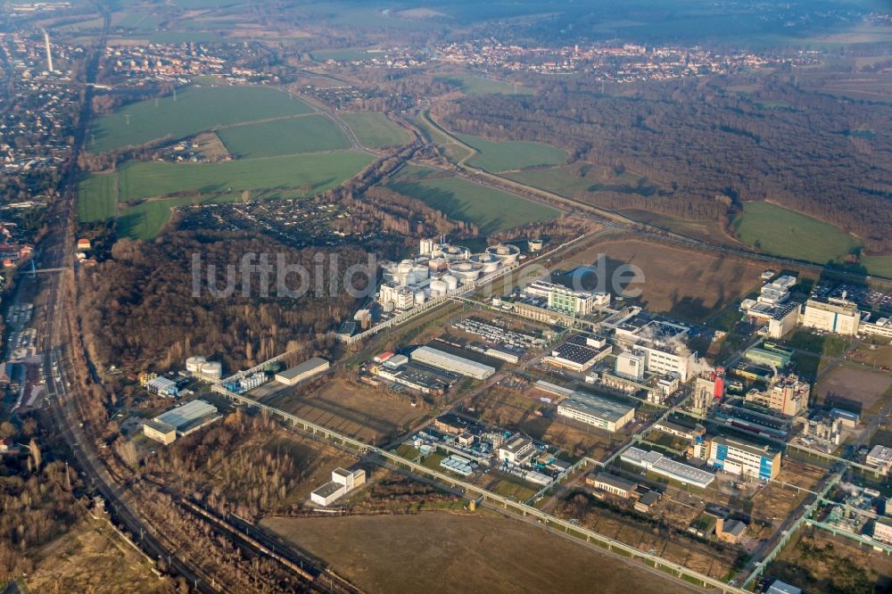 Bitterfeld-Wolfen von oben - Industrie- und Gewerbegebiet Chemiepark in Bitterfeld-Wolfen im Bundesland Sachsen-Anhalt