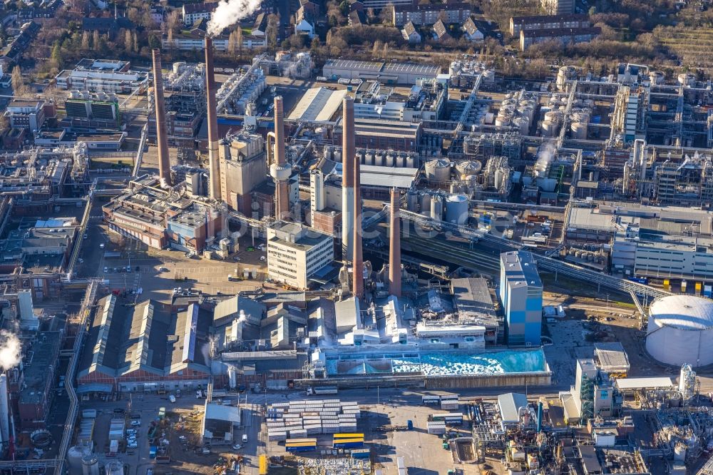 Luftaufnahme Düsseldorf - Industrie- und Gewerbegebiet mit dem Chemiewerk der Henkel AG & Co. KGaA in Düsseldorf im Bundesland Nordrhein-Westfalen, Deutschland