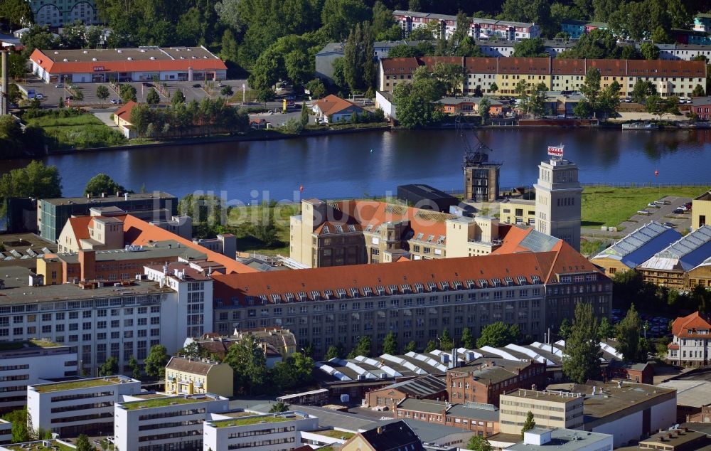 Luftaufnahme Berlin - Industrie- und Gewerbegebiet Comer Business Park an der Ostendstraße in Stadtteil Schöneweide in Berlin